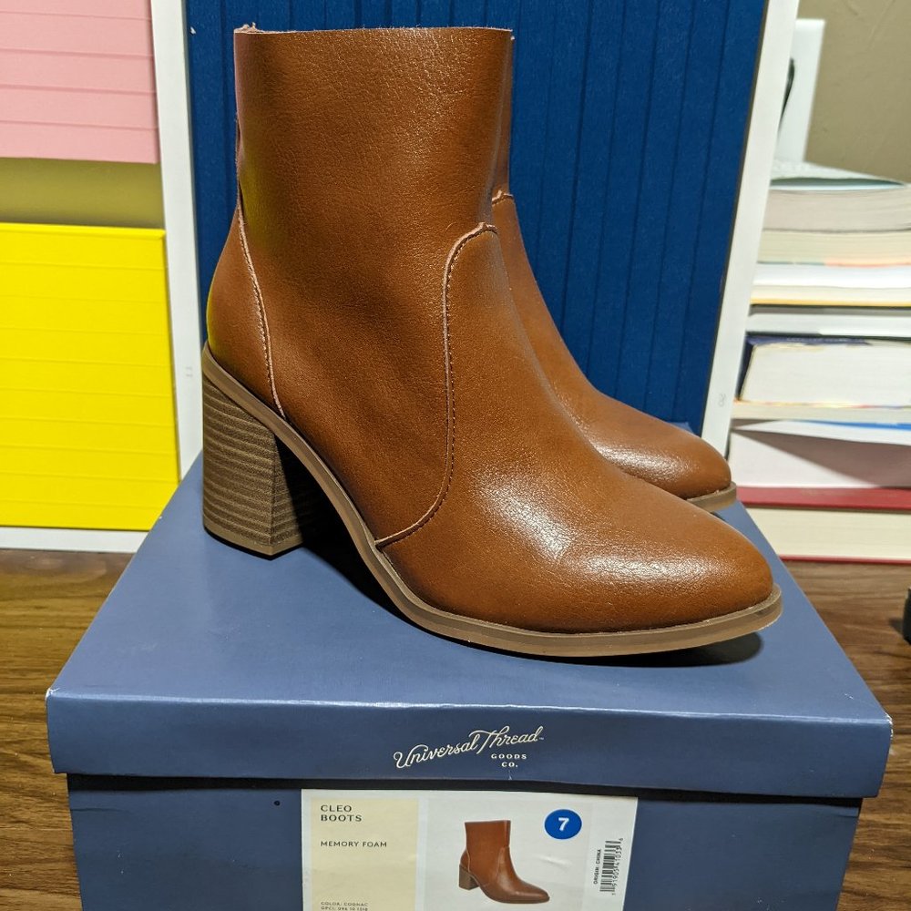 Women's "Cleo Heeled Ankle Boot"